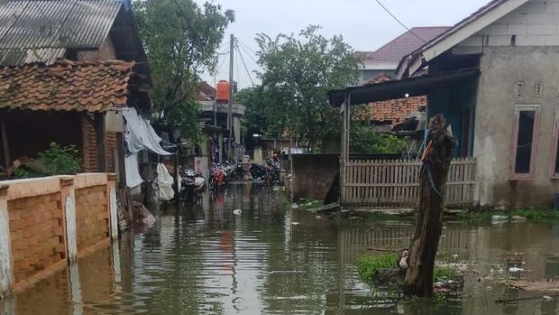 Tim berbuatbaik.id bersama Uncle Teebob atau Tubagus Zainal Arifin dan relawan lainnya bergerak membantu para korban banjir di Karawang. Ini updatenya!