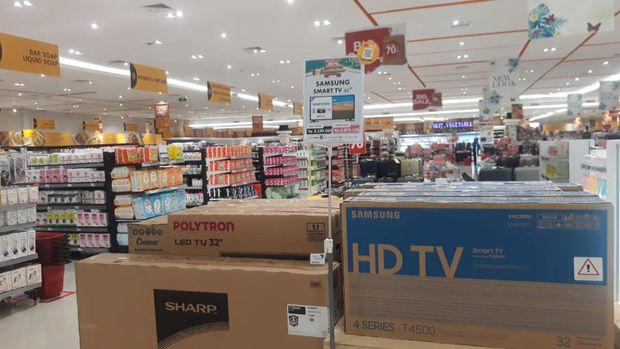 TV yang dijual di Transmart Dukuh Kupang