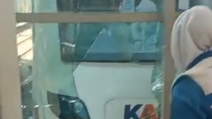 Viral Kereta Bandara tabrak Stasiun Bandara Soetta