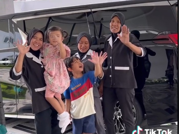 Viral majikan yang memberikan uang THR Rp 100 juta dan memberikan penginapan mewah. Tak hanya itu, pembantunya juga diberi hadiah untuk naik helikopter.