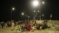 Tol Cimanggis-Cibitung Segmen Cimanggis Junction-On/Off Ramp Jatikarya ini bisa dibilang lokasi langganan demo hingga blokir oleh mereka yang mengaku ahli waris pemilik lahan.