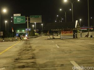 Tol Jatikarya Diblokade Pendemo, Lalin Dialihkan