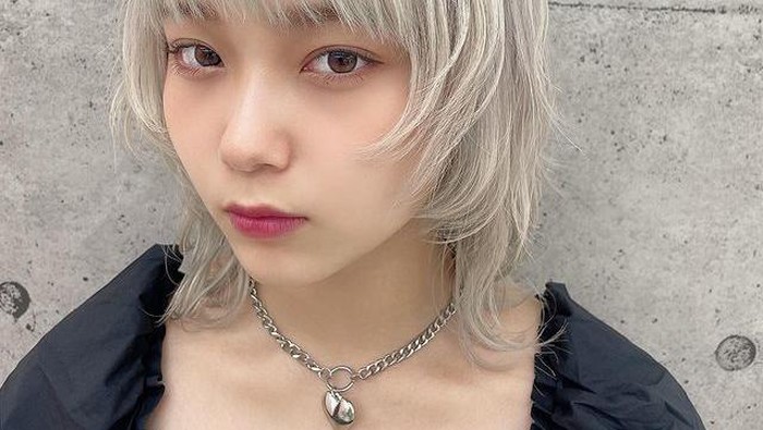 Gaya rambut wolf cut.