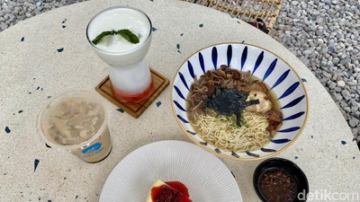 Nongkrong Cantik Sambil Nikmati Ramen di Kafe Estetik Surabaya