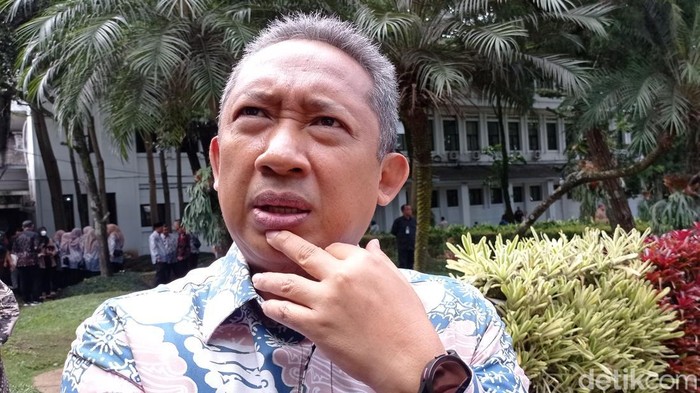 Wali Kota Bandung Yana Mulyana terkena OTT KPK, Jumat, 14 April 2023 terkait dugaan suap. Selain Yana, KPK juga menangkap beberapa orang lainnya.