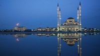 Masjid Akhmad Kadyrov resmi dibuka pada 16 Oktober 2008. 