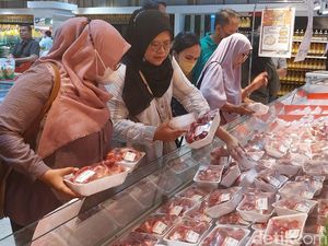 Daging Sapi Laris Manis di Transmart Full Day Sale, 300 Kg Ludes!