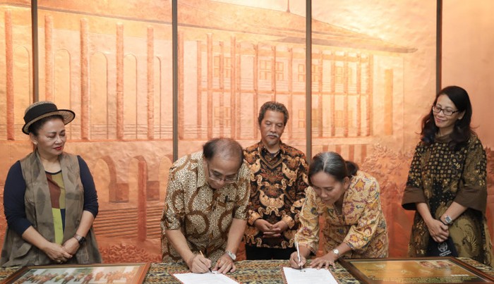 Eks Menko Kemaritiman Prof Indroyono Hibahkan Koleksi ke Museum UGM