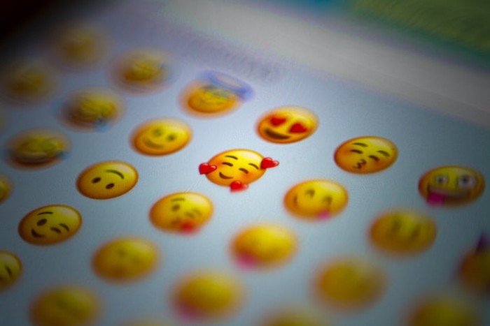 Emoji di media sosial.