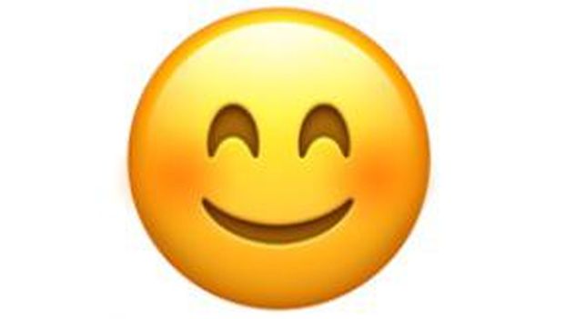 Emoji tersenyum dan mata ikut tersenyum.