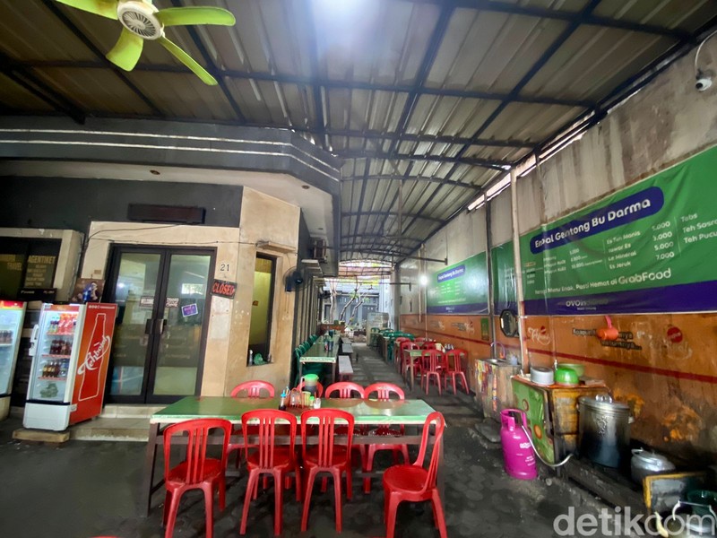 Empal Gentong Bu Darma Pertahankan Resep Sejak 1950, Lezatnya Melegenda!