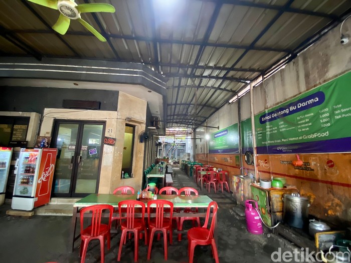 Empal Gentong Bu Darma Pertahankan Resep Sejak 1950, Lezatnya Melegenda! Empal Gentong Bu Darma Pertahankan Resep Sejak 1950, Lezatnya Melegenda!