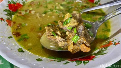 Satu Keluarga, Tapi Beda! Kisah Empal Gentong Cirebon Bu Darma vs Mang Darma