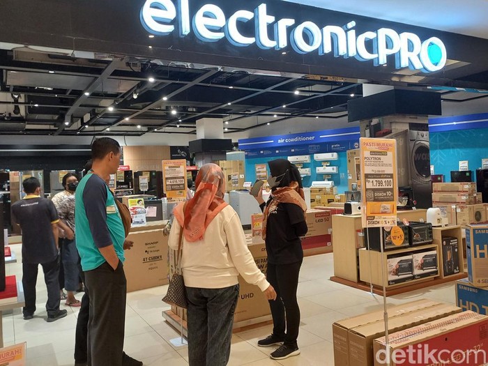 Full Day Sale di Transmart Pabelan, Sukoharjo, Sabtu (15/4/2023).
