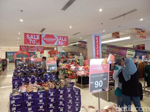 Full Day Sale di Transmart Pabelan, Sukoharjo, Sabtu (15/4/2023).