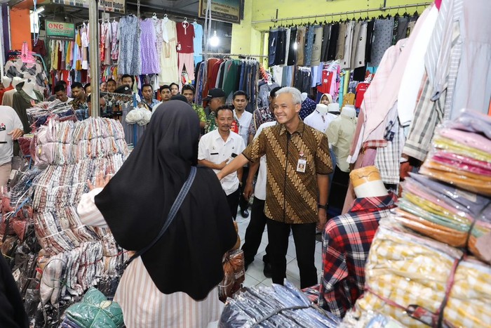 Ganjar Pranowo Cek Pasar di Kudus