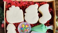 Selain cookies-cookies tersebut, ada juga cookies spesial edisi natal yang bisa dihias sendiri nih. Foto: onlyinyourstate.com