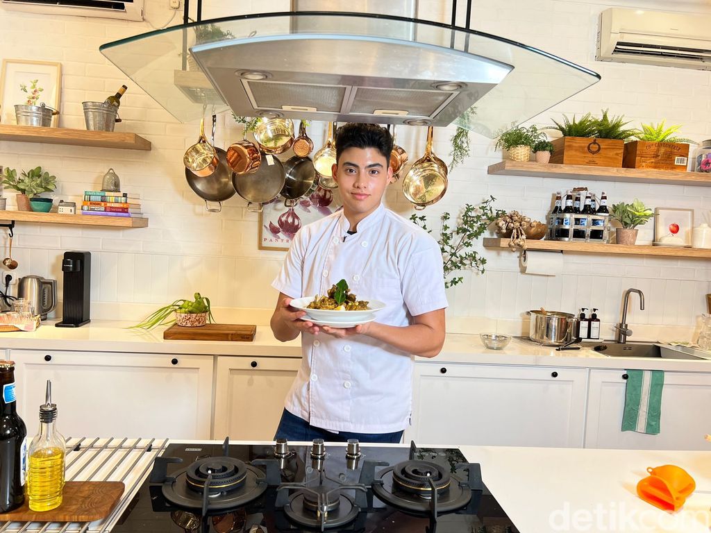 Resep Kambing Guling ala Chef Aaron Laksana Buat Sajian Lebaran Nikmat