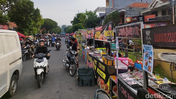 Jalan Sunan Giri dan Jalan Veteran. Di Jalan Sunan Giri ada acara Malam Selawe atau malam ke-25 Ramadhan 1444 Hijriah.