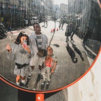 Melalui akun Instagram pribadinya Jessica mengaku telah menjalani operasi plastik untuk memperbaiki rongga hidungnya yang miring. Operasi tersebut dilakukannya di Korea dengan mengajak serta suami dan anaknya. Foto: Instagram/@inijedar