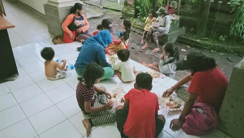 Jumlah orang miskin bertambah di era COVID-19. Secara persentase, penduduk miskin tertinggi berasal dari Karangasem.