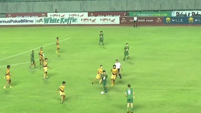 Laga Persebaya vs Dewa United