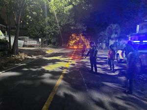 Laka Maut Yaris Vs Truk di Gresik, Ayah-Anak Pemudik Asal Lamongan Tewas
