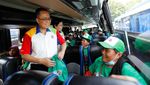 Momen Pekerja Bangunan Mudik Bareng ke Kampung Halaman