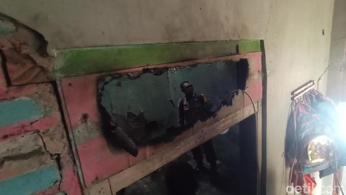 Lokasi kamar yang terbakar di Desa Honggosoco Kecamatan Jekulo, Sabtu (15/4/2023).