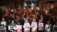 Kegiatan itu dihelat di Kayoon Heritage, Kota Surabaya, Jawa Timur, Sabtu (15/4/2023) malam dan dihadiri oleh ratusan supporter dan pecinta sepakbola Indonesia.