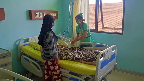 Pasien DBD yang masih menjalani perawatan di RSUD Karangasem, Bali, Sabtu (15/4/2023).