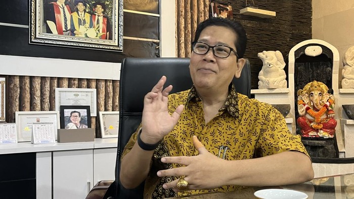 Pengamat Ekonomi Undiknas I Gede Sri Darma menilai Bali harus mencari sektor lain untuk mendukung pertumbuhan, selain pariwisata.