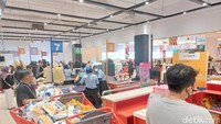Saking banyaknya diskon, pengunjung pun sampai borong hingga beberapa troli.Foto: Shafira Cendra Arini/detikcom