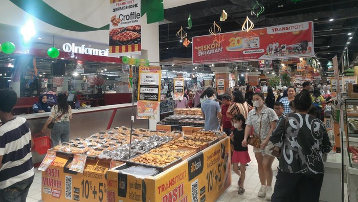 Pengunjung memadati Transmart Medan Fair (Raja Malo Sinaga/detikSumut)