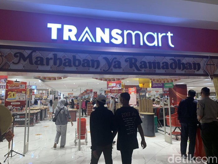 Pengunjung saat berada di Transmart Delipark Medan. (Kartika/detikSumut)
