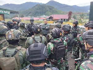 KKB Pimpinan Lewis Kogoya Tembak Pesawat Kargo di Beoga gegara Dendam