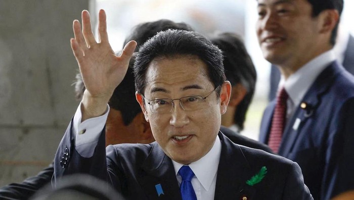 Japanese Prime Minister Fumio Kishida attends his outdoor speech at Saikazaki fishing port in Wakayama,Wakayama Prefecture, south-western Japan April 15, 2023, in this photo released by Kyodo. Mandatory credit Kyodo via REUTERS