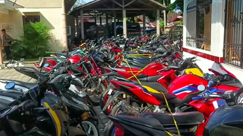 Satlantas Polres Mataram menyita 102 sepeda motor knalpot brong. Nantinya, knalpot akan dipotong dan kendaraan dikembalikan ke pemilik.