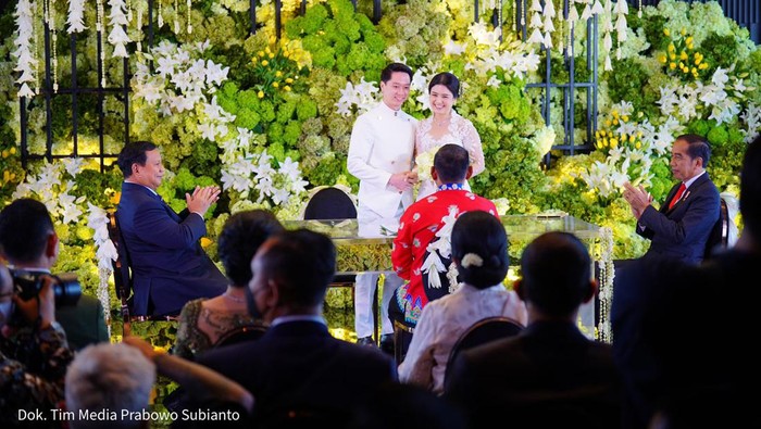 Presiden Jokowi dan Menhan Prabowo Subianto menjadi saksi dalam momen pengesahan pernikahan putri Hary Tanoesoedibjo. (dok Istimewa)
