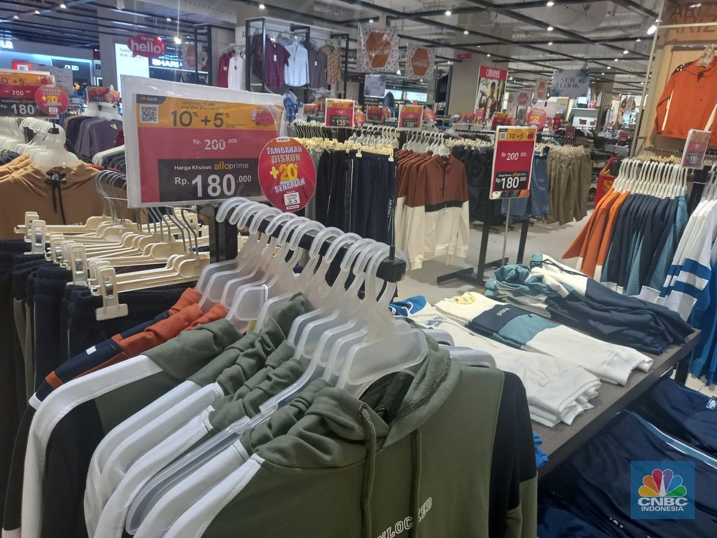 Program Transmart Full Day Sale, Sabtu (15/4/2023) pukul 10.00 hingga 24.00 waktu setempat di 92 gerai Transmart seluruh Indonesia. (CNBC Indonesia/Arrijal Rachman)