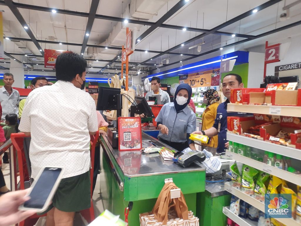 Program Transmart Full Day Sale, Sabtu (15/4/2023) pukul 10.00 hingga 24.00 waktu setempat di 92 gerai Transmart seluruh Indonesia. (վ/Firda Dwi Muliawati)