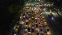 Jasamarga mencatat ada 158 ribu lebih kendaraan yang telah keluar dari kawasan Jabodetabek pada Sabtu (15/4/2023). Antara Foto/Muhammad Adimaja.