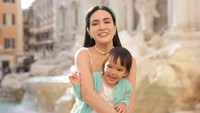 Shandy Aulia terlihat mengajak juga anaknya, Claire Herbowo. Foto: Instagram Shandy Aulia
