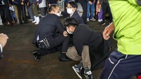 Penangkapan dilakukan tak lama setelah ledakan mengguncang pelabuhan itu. Kyodo via Reuters.