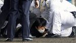 Detik-detik Penangkapan Pelempar Bom Asap ke Dekat PM Jepang