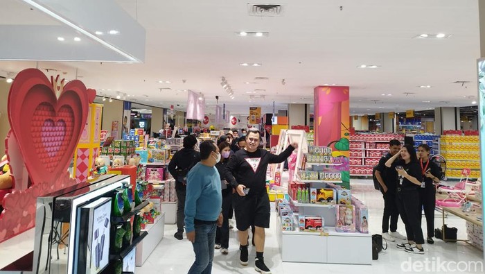 Transmart Kokas Mulai Dipadati Pengunjung