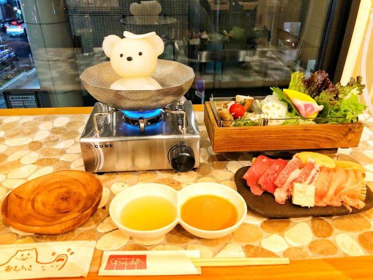 Unik! Hot Pot di Resto Ini Disajikan dengan Boneka Beruang