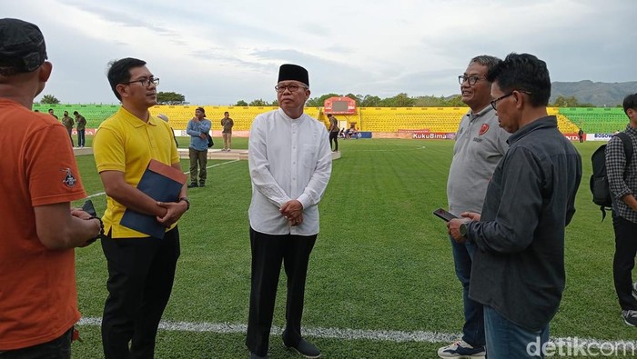 Wali Kota Parepare Taufan Pawe meninjau persiapan laga pesta juara PSM di Stadion BJ Habibie Parepare.