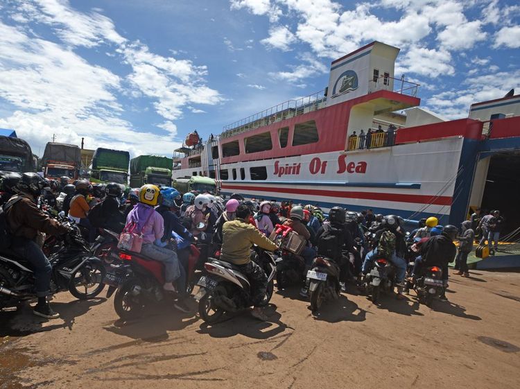 Arus Pemudik Motor di Pelabuhan Ciwandan Lancar