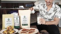 Ngemil di kafe sambil bersantai jadi salah satu caranya untuk melepas penat usai sibuk syuting. Foto: Instagram